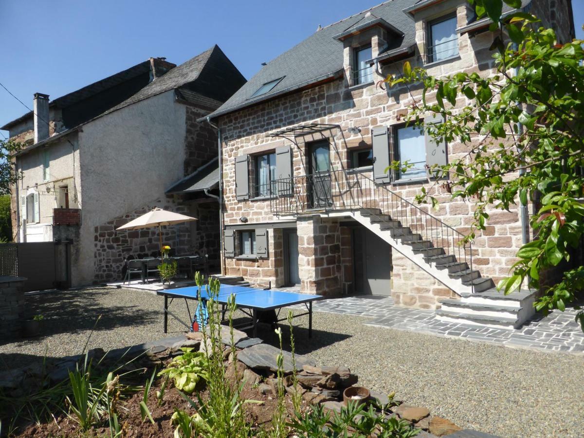 La maison de Julien et Marie-Louise Objat Extérieur photo