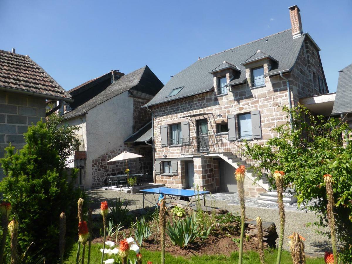 La maison de Julien et Marie-Louise Objat Extérieur photo